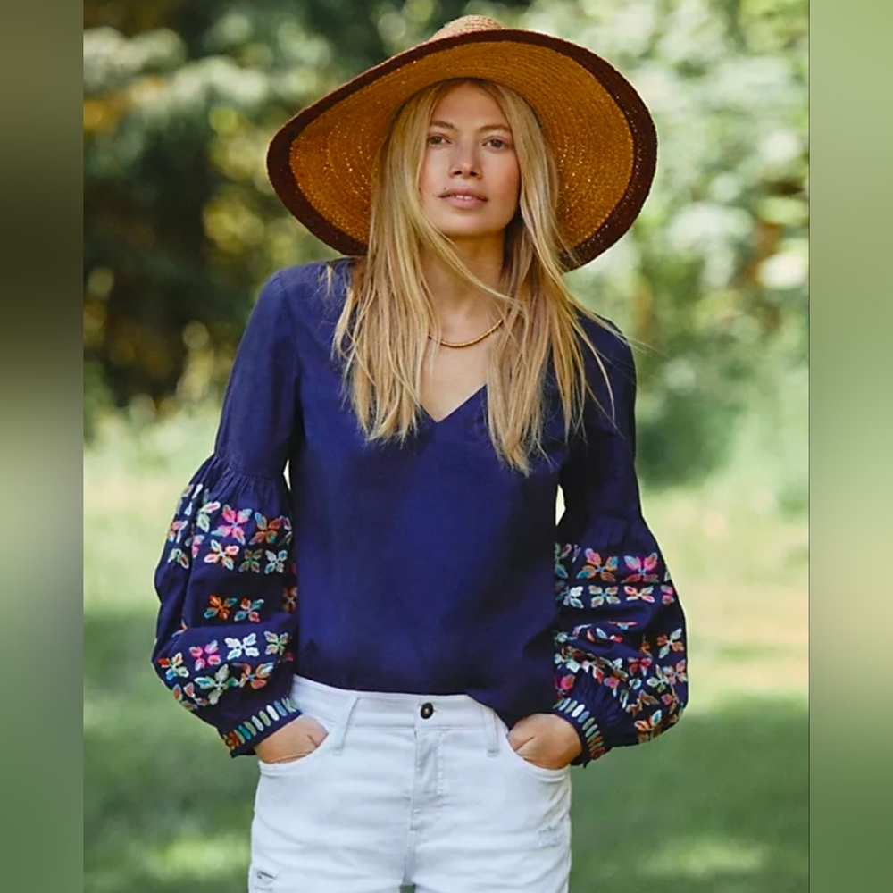 Anthropologie Maeve Woven Sonja  Blue Floral Embroidered Preppy Top Size US 2